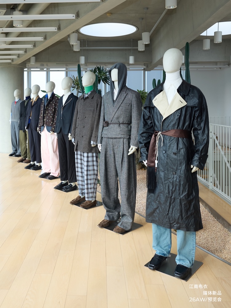 插图6-速写人台组展示图.jpg
